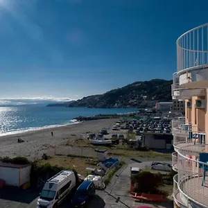 hotel-sirenella.hotelitalianriviera.com/